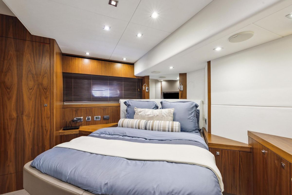 2014 Sunseeker 73 
