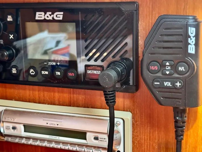 Circa Tempo Yacht Photos Pics Boat radio and control panel with B&G branding, featuring distress and volume controls.