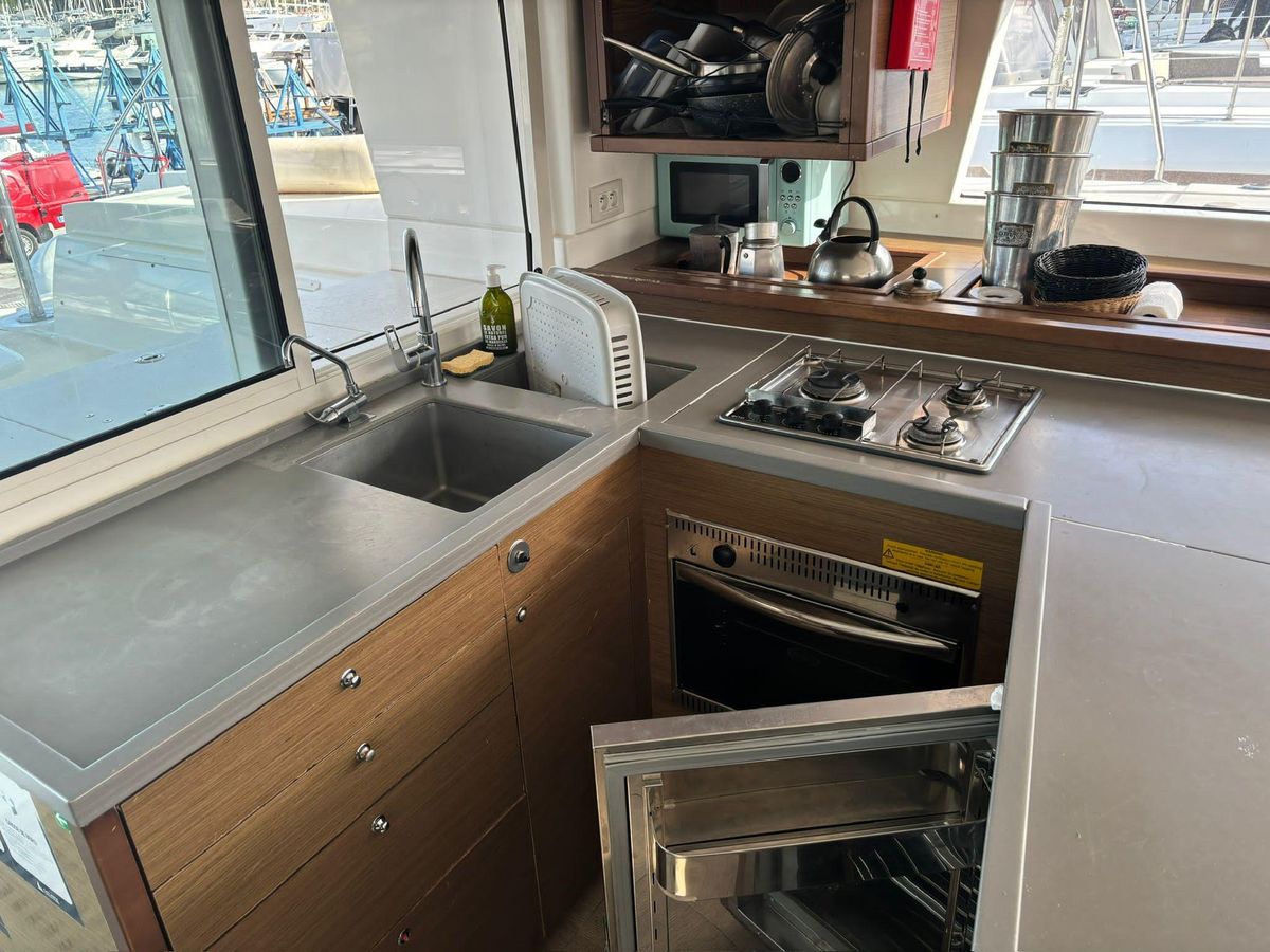 2019 Lagoon 45 