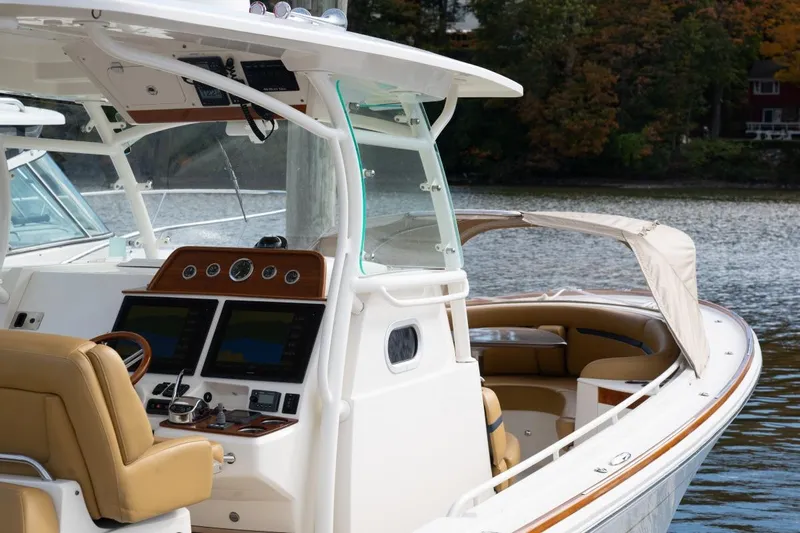 Minnow Yacht Photos Pics 2016 Hunt Yachts 32 Center Console with sleek design and modern navigation equipment.