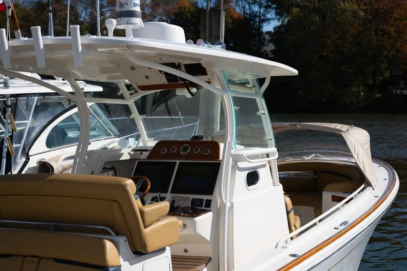 Minnow Yacht Photos Pics 2016 Hunt Yachts 32 Center Console with tan seating and modern dashboard.
