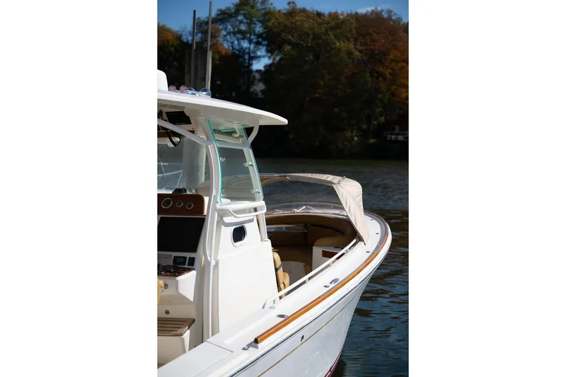 Minnow Yacht Photos Pics 2016 Hunt Yachts 32 Center Console on calm water, showcasing sleek design and console details.