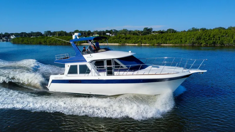 Andiamo Yacht Photos Pics 1998 Navigator Pilothouse yacht cruising on a sunny day.