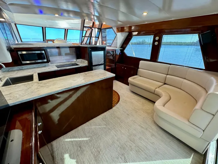 Andiamo Yacht Photos Pics Luxurious 1998 Navigator Pilothouse interior with modern kitchen and comfortable seating.