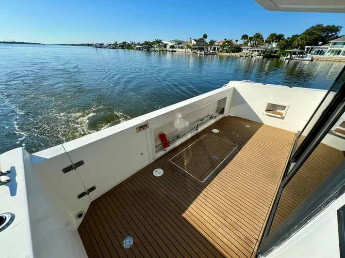 Andiamo Yacht Photos Pics 1998 Navigator Pilothouse boat deck with scenic waterfront view.