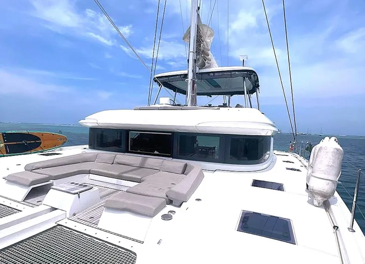 Elora Yacht Photos Pics 2023 Lagoon 55 yacht with spacious deck and seating, sailing on a sunny day.