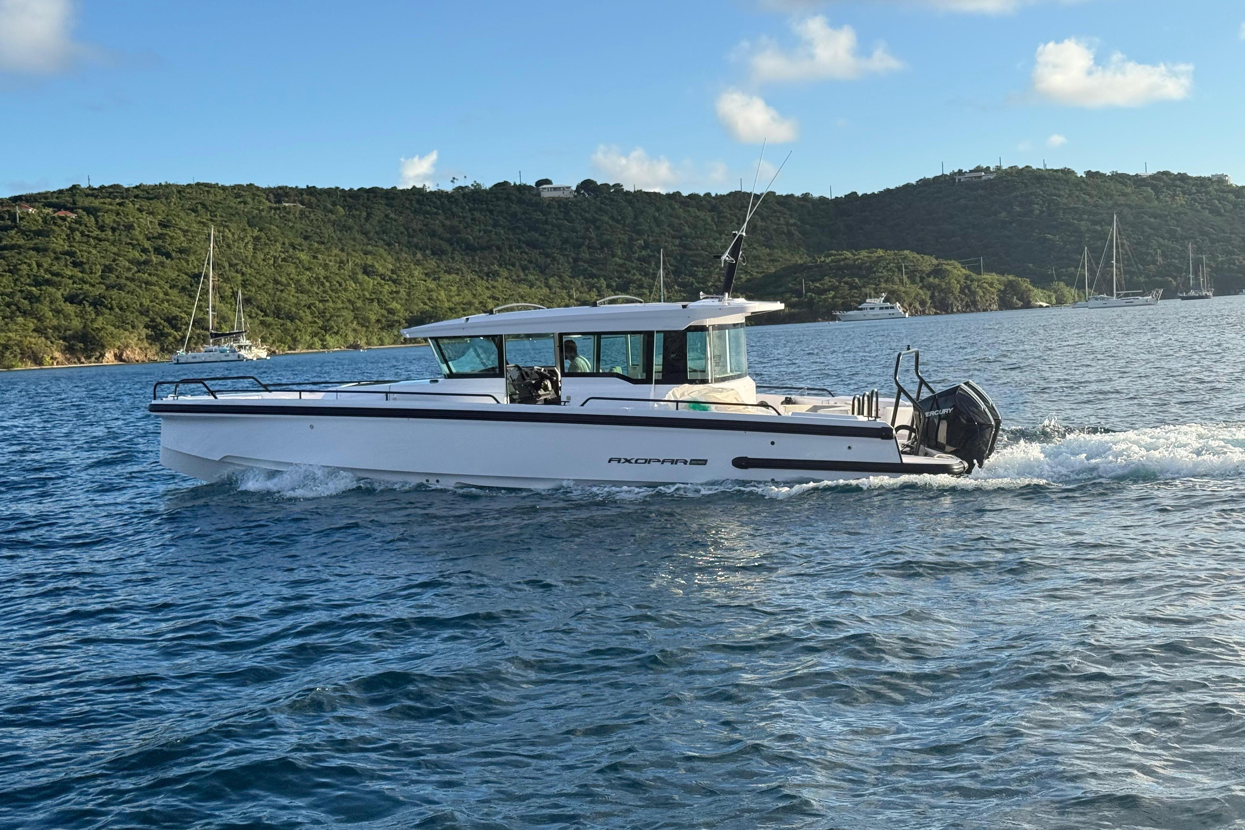 Axopar 37 XC Cross Cabin