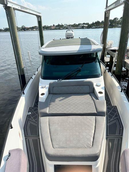 2019 Axopar 37 Sports Cabin