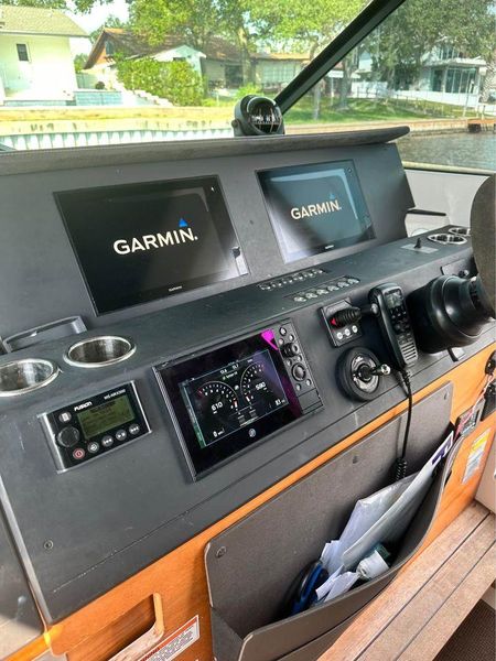 2019 Axopar 37 Sports Cabin