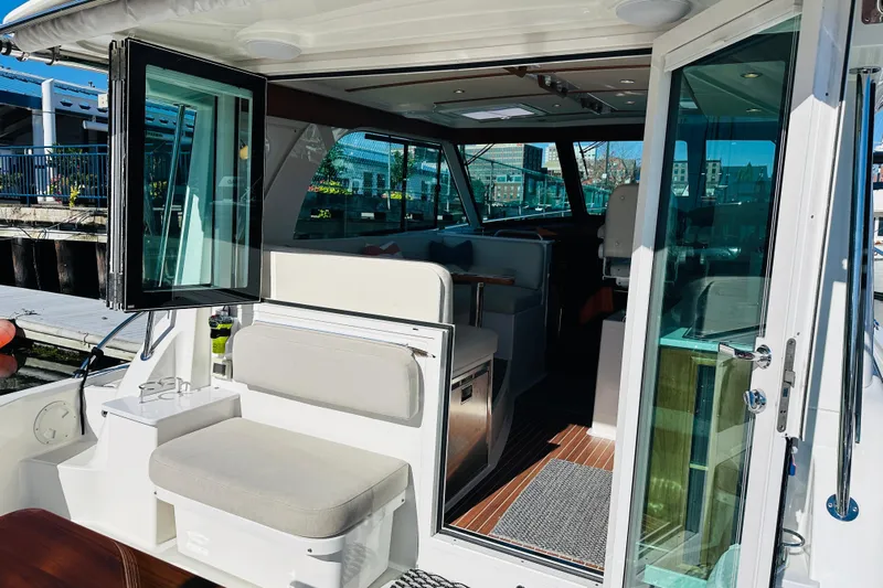 Jomo Yacht Photos Pics 