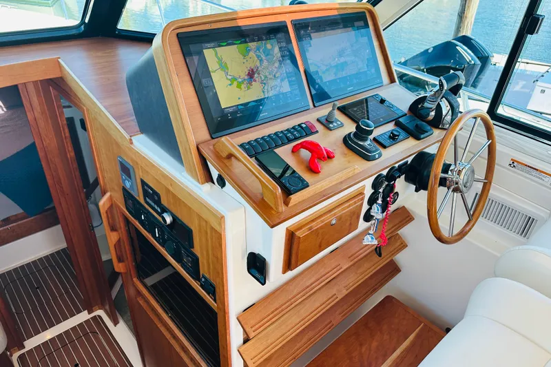 Jomo Yacht Photos Pics 