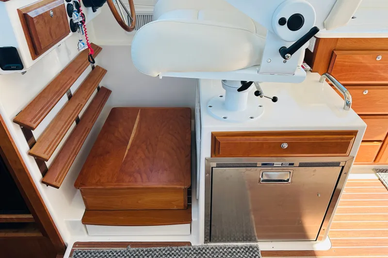 Jomo Yacht Photos Pics 