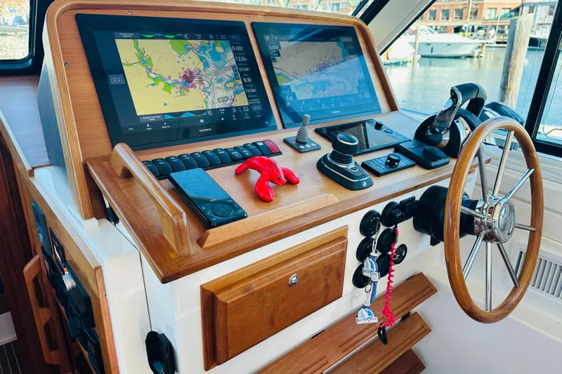 Jomo Yacht Photos Pics 