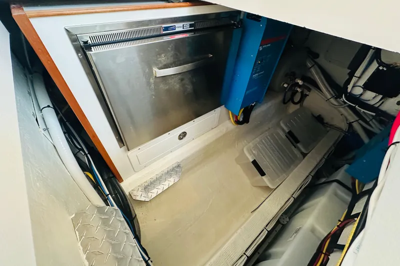 Jomo Yacht Photos Pics 