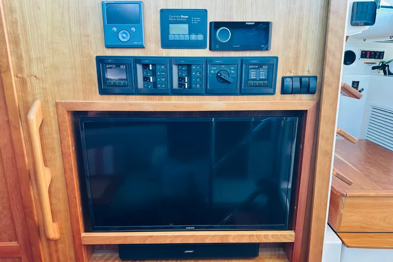 Jomo Yacht Photos Pics 