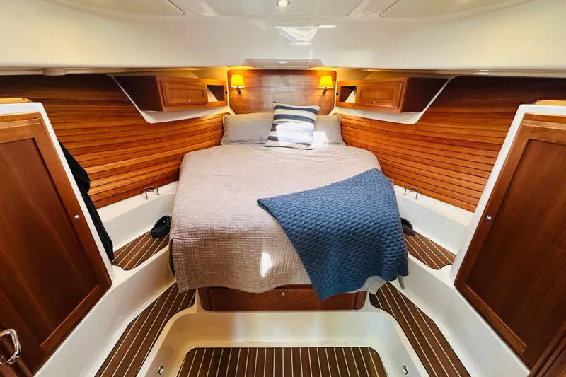 Jomo Yacht Photos Pics 