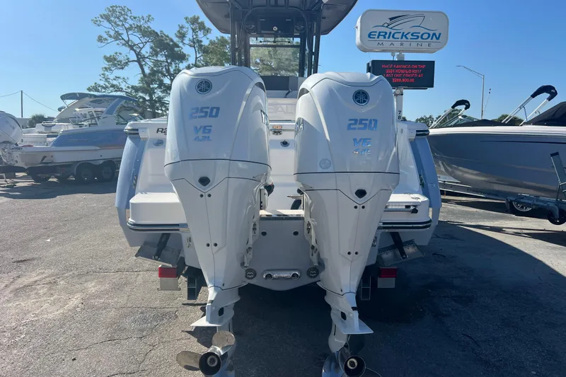  Yacht Photos Pics 2025 Robalo R270 Center Console with twin 250 V6 engines at Erickson Marine.