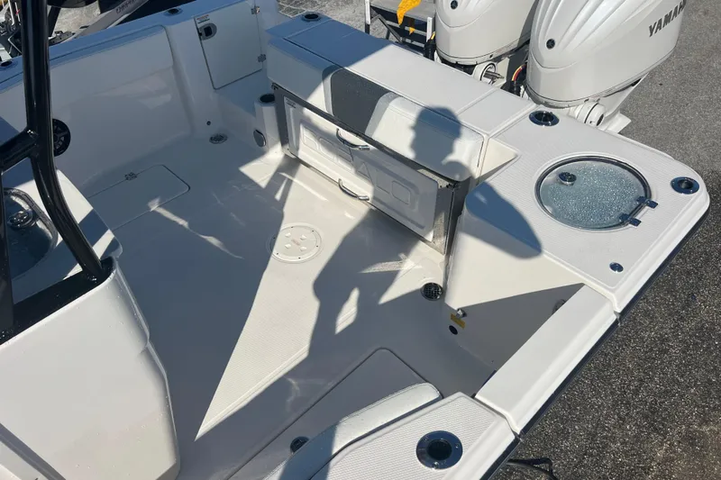  Yacht Photos Pics 2025 Robalo R270 Center Console boat interior with Yamaha engines, featuring seating and storage.