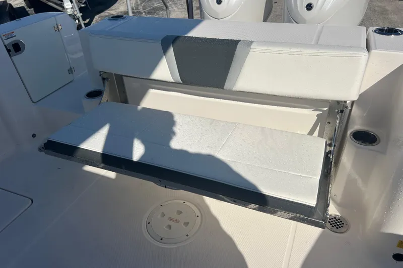  Yacht Photos Pics 2025 Robalo R270 Center Console boat with foldable seating and cup holders.