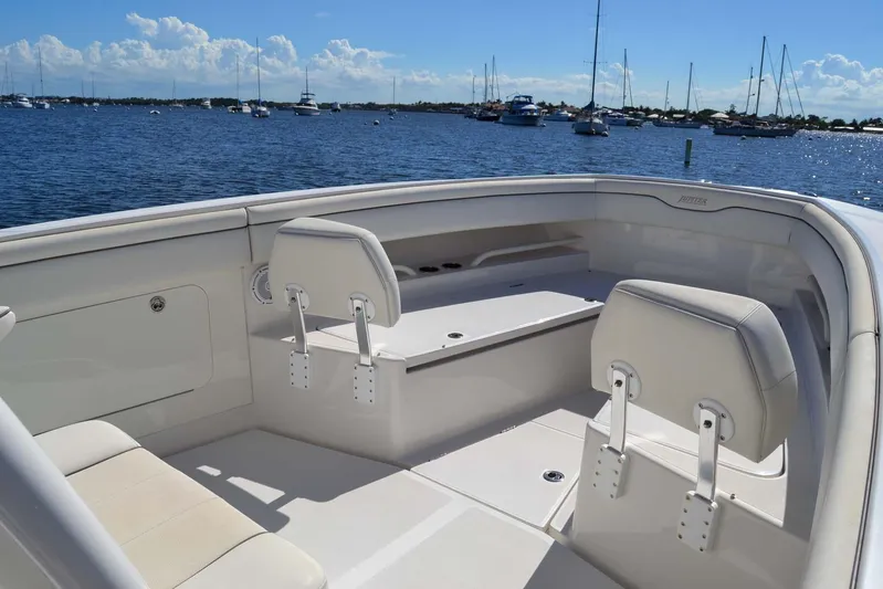 Jupiter IV Yacht Photos Pics 