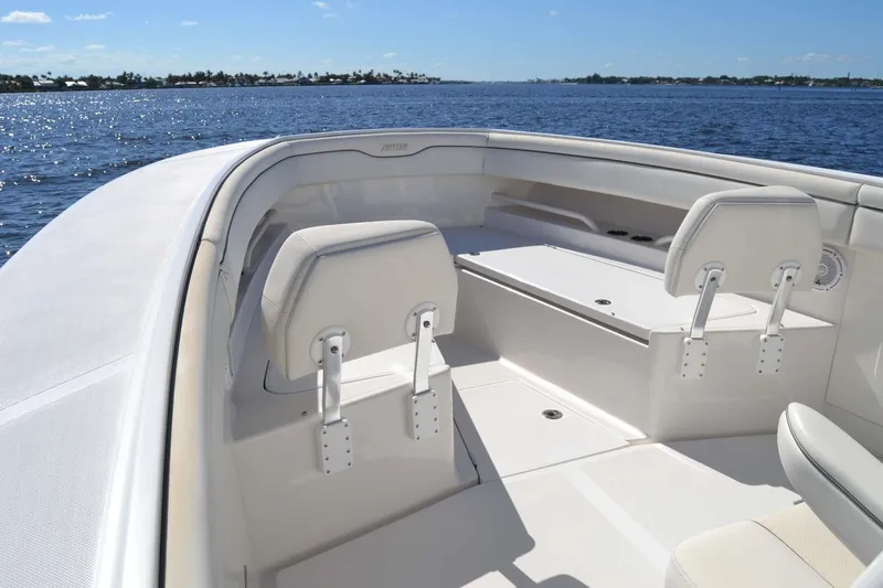 Jupiter IV Yacht Photos Pics 