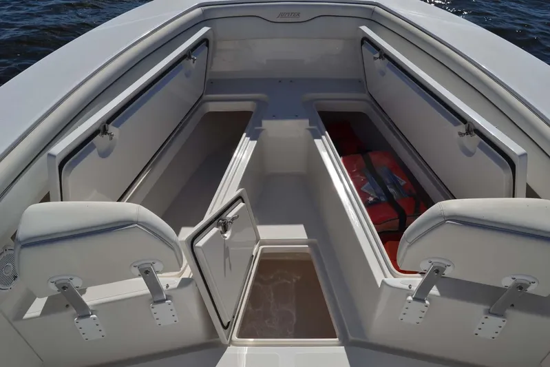 Jupiter IV Yacht Photos Pics 