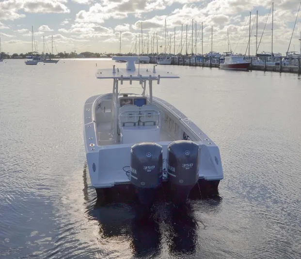 Jupiter IV Yacht Photos Pics 