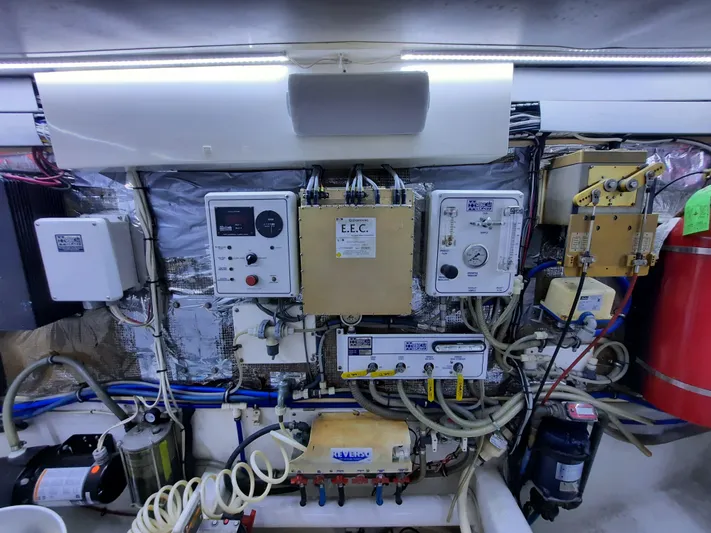 Foam O Yacht Photos Pics Engine room of a 2000 Cabo 45 Express boat.