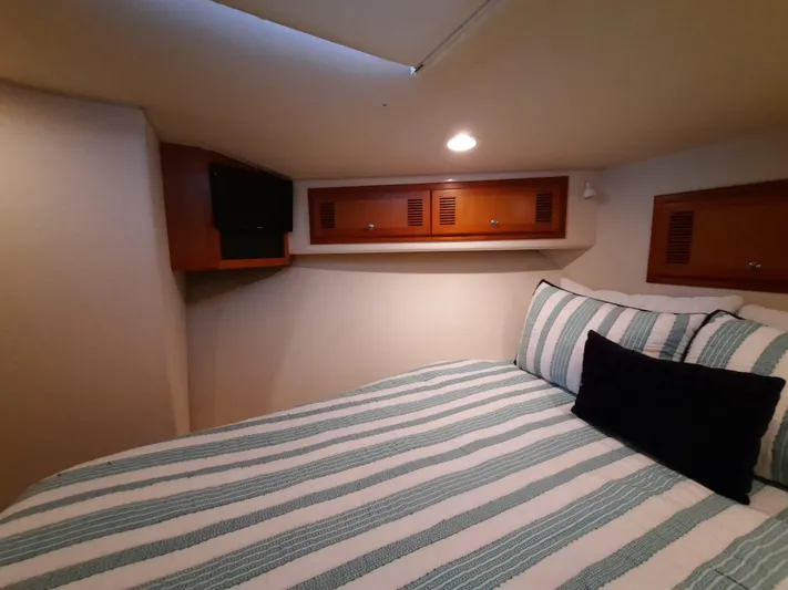 Foam O Yacht Photos Pics Interior of Cabo 45 Express 2000 with cozy bed.