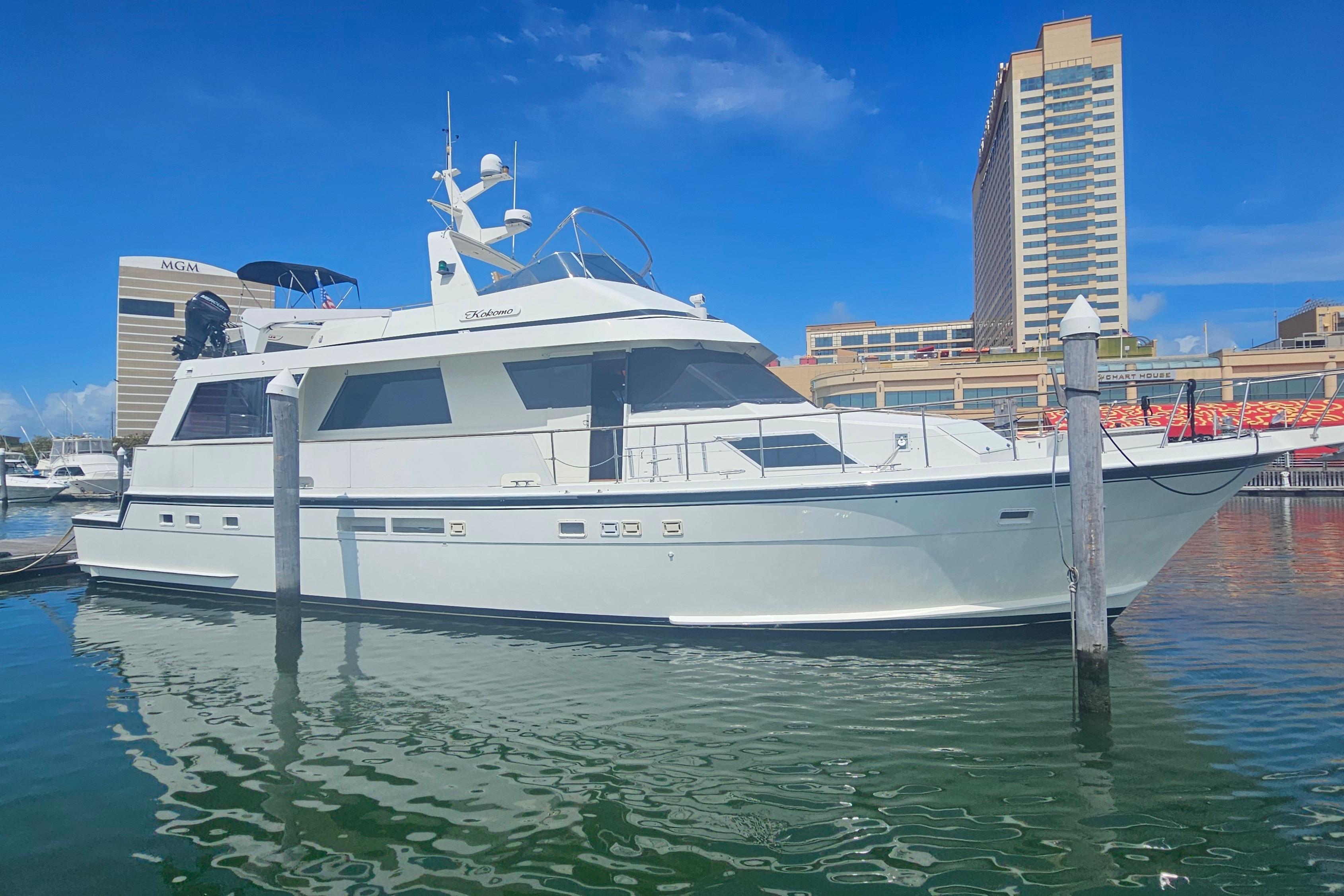 Hatteras 67 Cockpit Motor Yacht