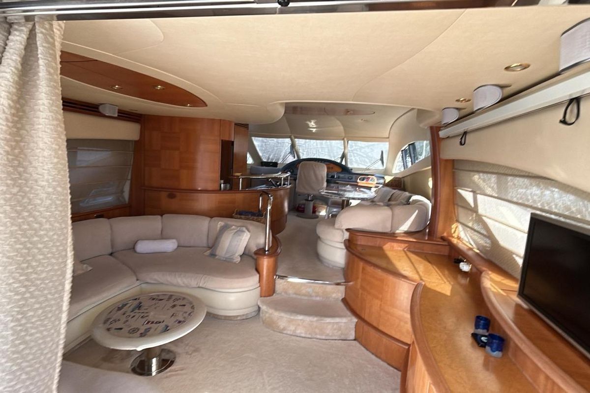2006 Azimut 68 