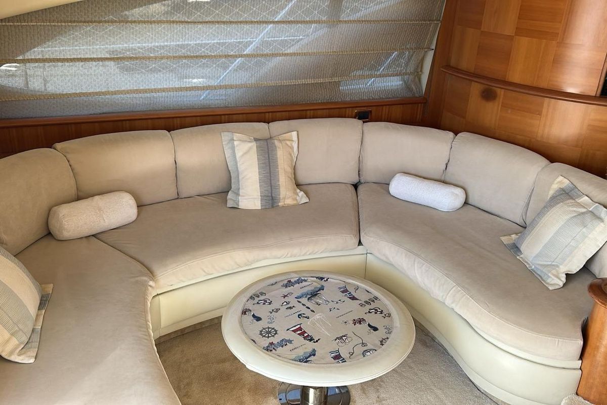 2006 Azimut 68 