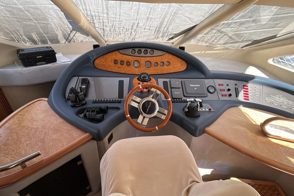 2006 Azimut 68 