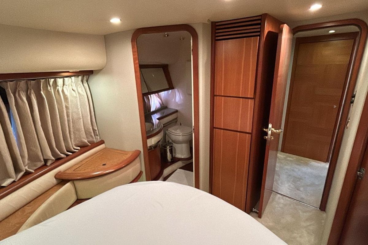 2006 Azimut 68 