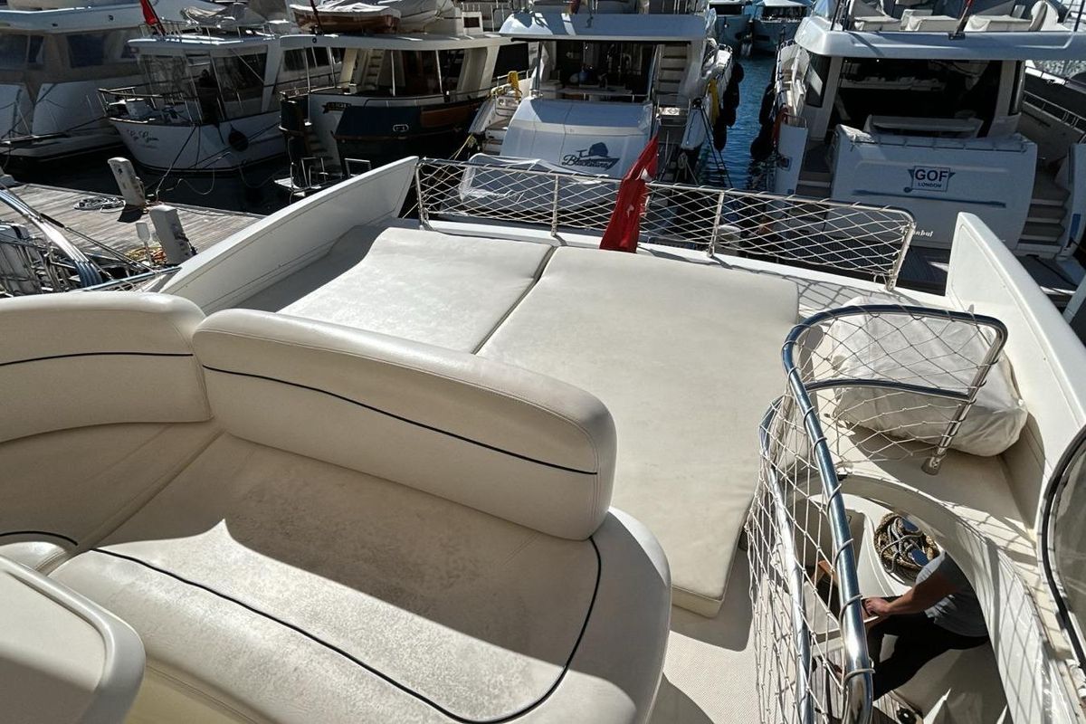 2006 Azimut 68 