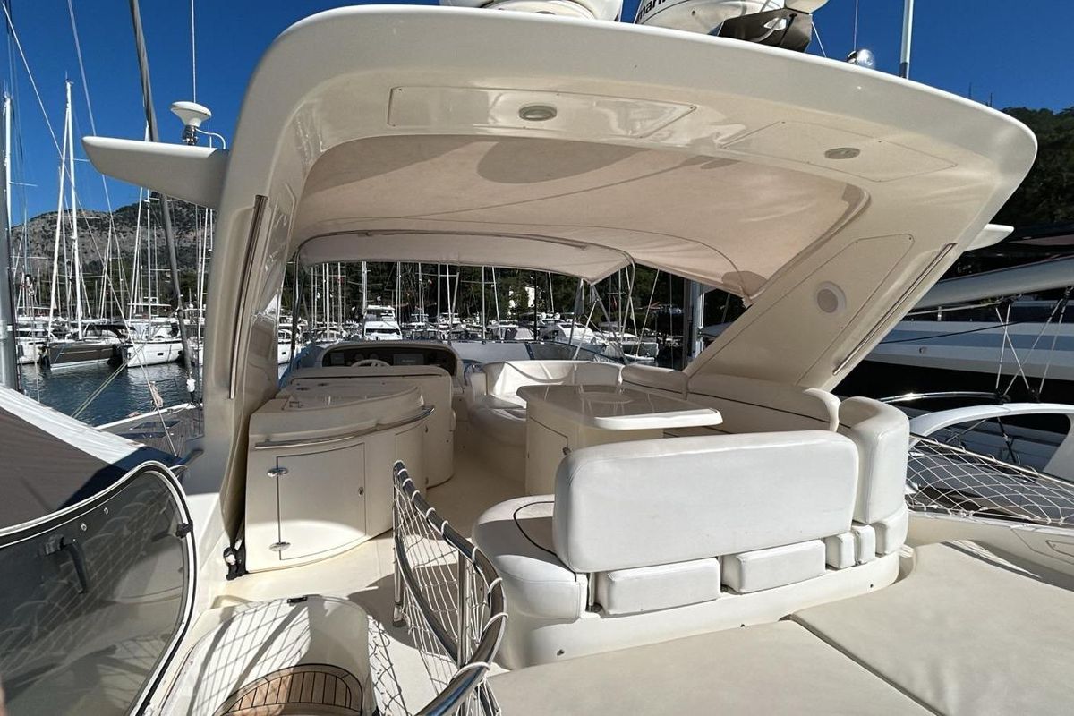 2006 Azimut 68 