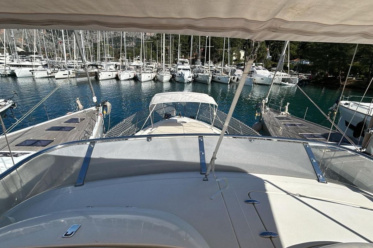 2006 Azimut 68 