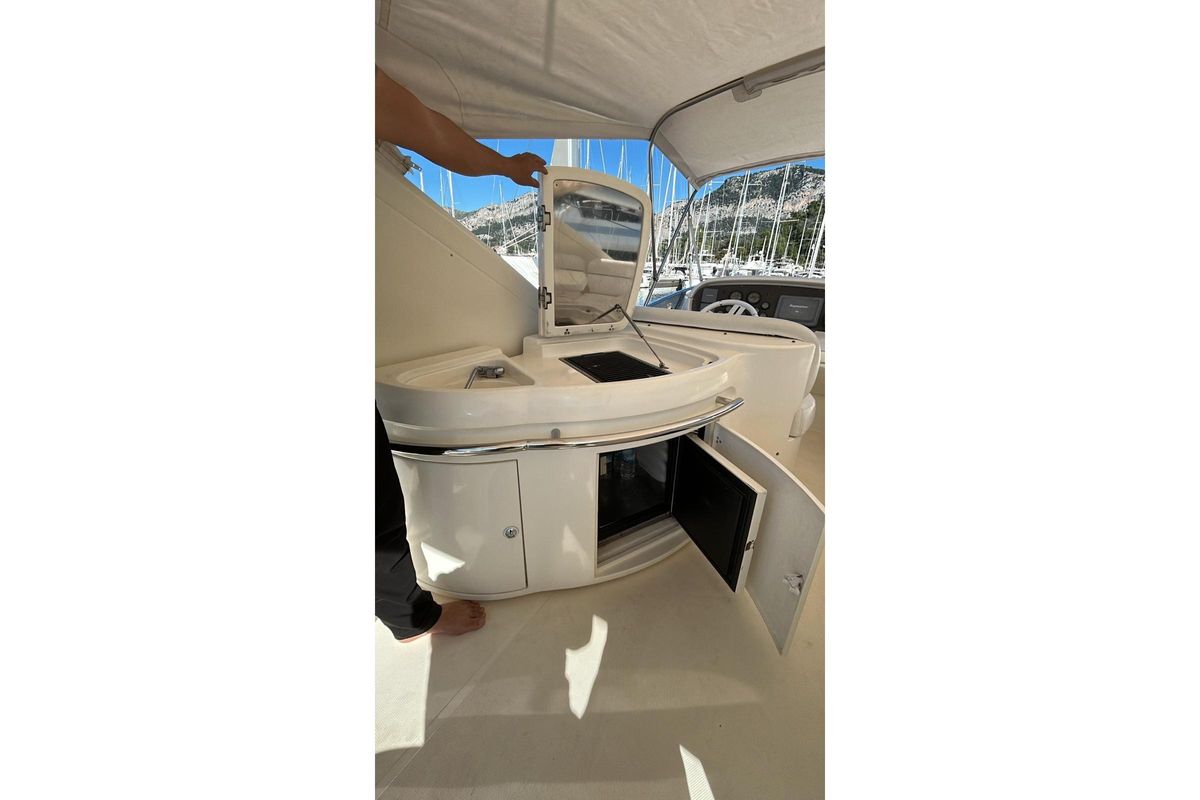 2006 Azimut 68 
