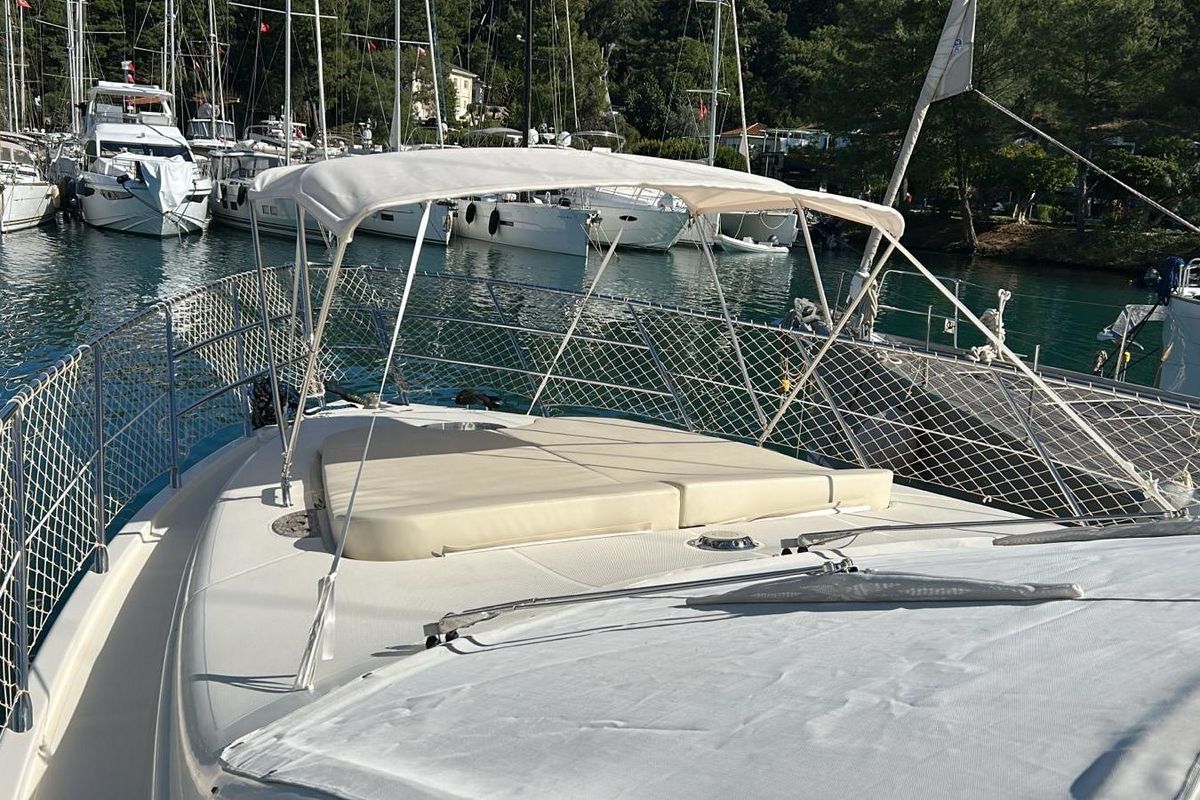 2006 Azimut 68 