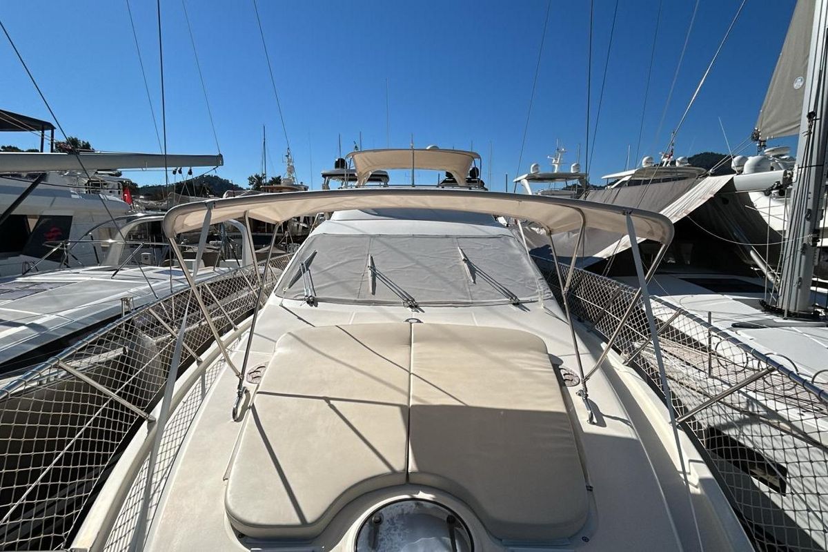 2006 Azimut 68 