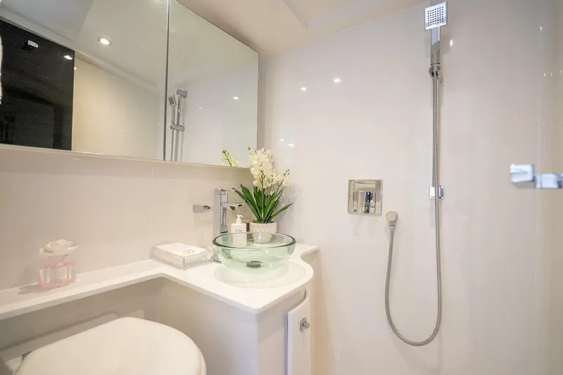 Warriors At Sea Yacht Photos Pics Luxurious VanDutch 55 yacht bathroom with modern fixtures and elegant decor, 2016 model.