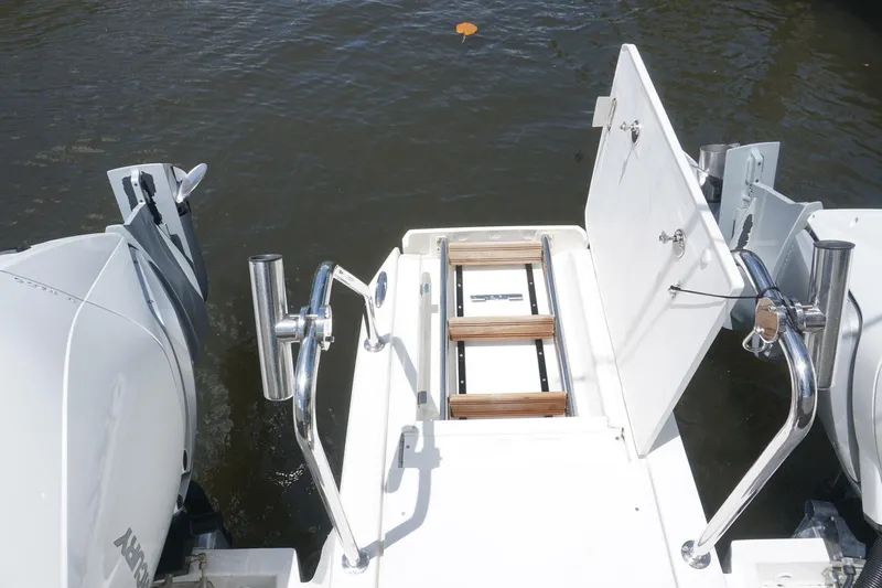 Sea)3 Yacht Photos Pics Aquila 32 Sport 2022 boat stern with swim ladder and dual engines.