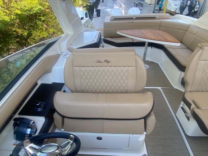 2019 Sea Ray 310 SLX OB