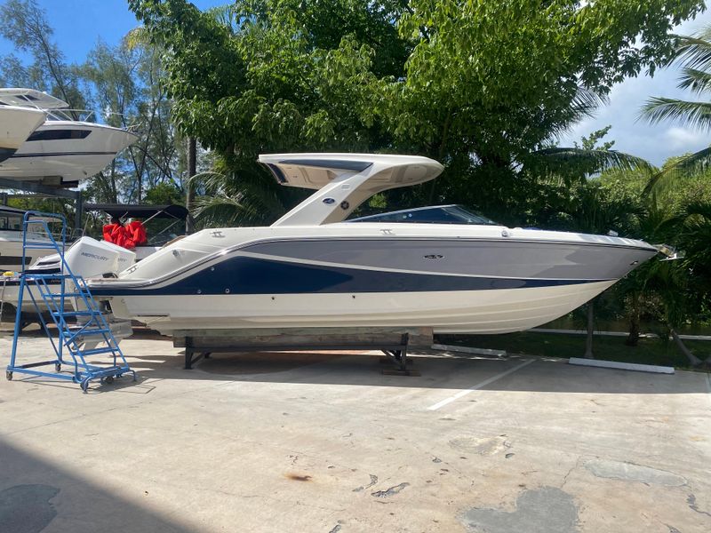 2019 Sea Ray 310 SLX OB