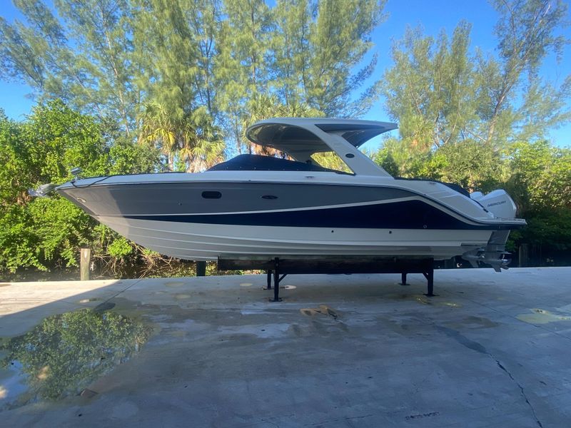 2019 Sea Ray 310 SLX OB