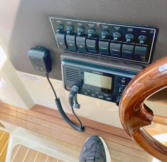 Seaburd Yacht Photos Pics Control panel of 2018 Ranger Tugs R-29 S with Garmin device and wooden steering wheel.
