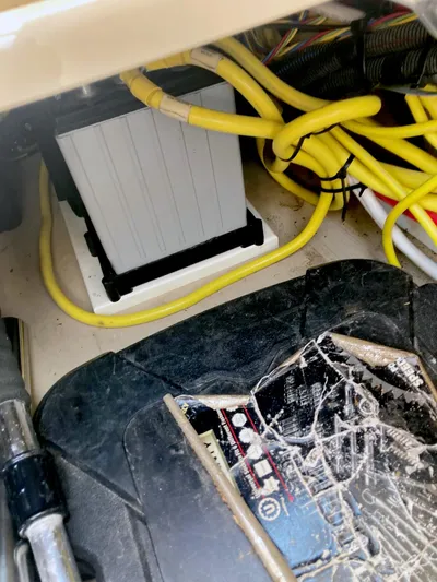 Seaburd Yacht Photos Pics 2018 Ranger Tugs R-29 S engine compartment with battery and yellow cables.