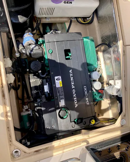 Seaburd Yacht Photos Pics Volvo Penta D4-300 engine in 2018 Ranger Tugs R-29 S boat.