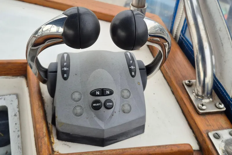 Burnin Daylight Yacht Photos Pics Throttle controls on a 1983 Grand Banks 42 Classic boat, featuring dual levers and buttons.