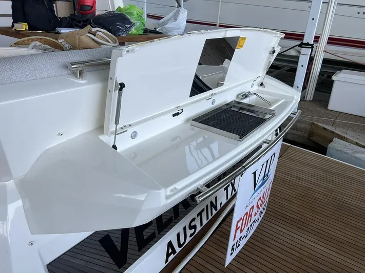 Velkommen Yacht Photos Pics 2022 Prestige 460F yacht with outdoor grill, for sale in Austin, TX.